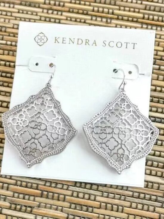 Kendra Scott Stud Earrings - Picture 1 of 3